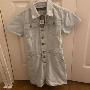 This is a 2 or x small but would say fits more a small but can fit both !